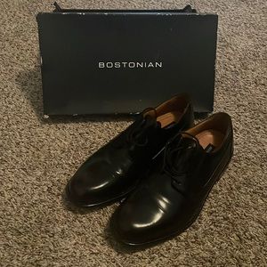 Size 8.5 Bostonian Black Tahoe Dress Shoe